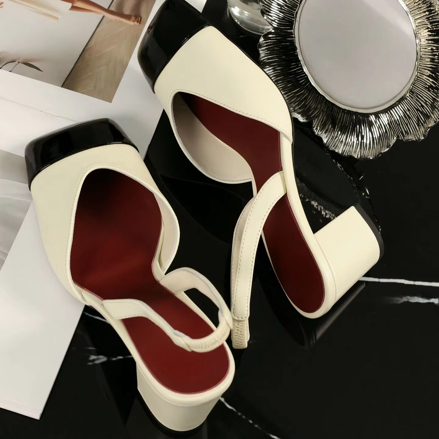 Sandals - Женские туфли-слингбэки двухцветные, кремово-черные, с лакированным
