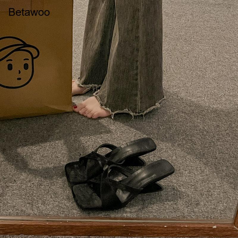 Женские сандалии-мюли с изогну – обзор и цена Sandals